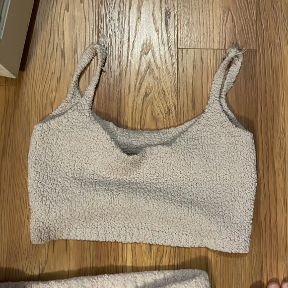 SKIMS S/M matching set - Picture 2 of 5